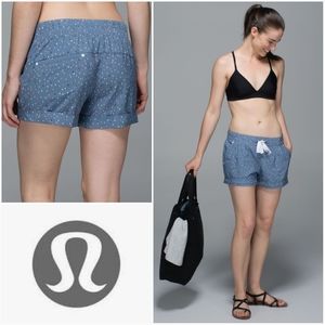 LULULEMON 2 Spring Break Away Short Size 2 Confetti Cake Multi